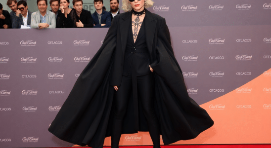 emma corrins gender fluid red carpet looks the sty 1782687840630